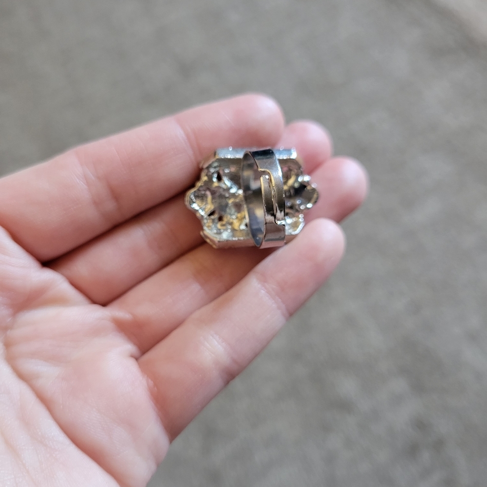 Mid-Evil Style Ring - Picture 4 of 4